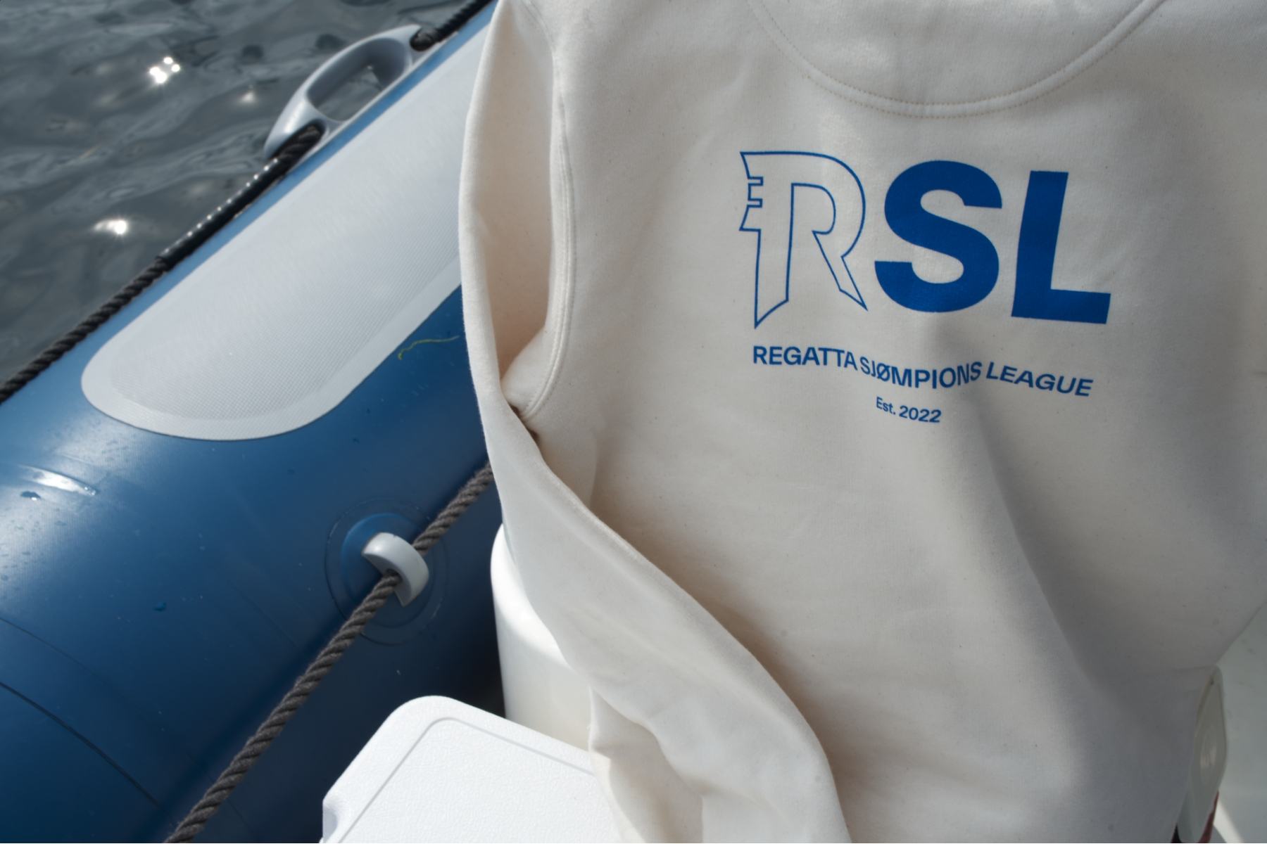 En genser fra Regattas Sjømpions League kolleksjon